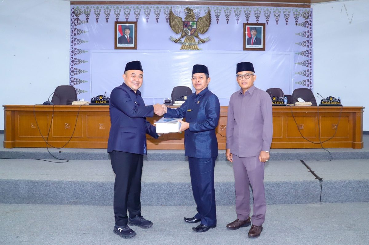Rapat Paripurna DPRD, PJ Bupati Bangka Sampaikan Raperda Laporan Pertanggung Jawaban APBD 2024