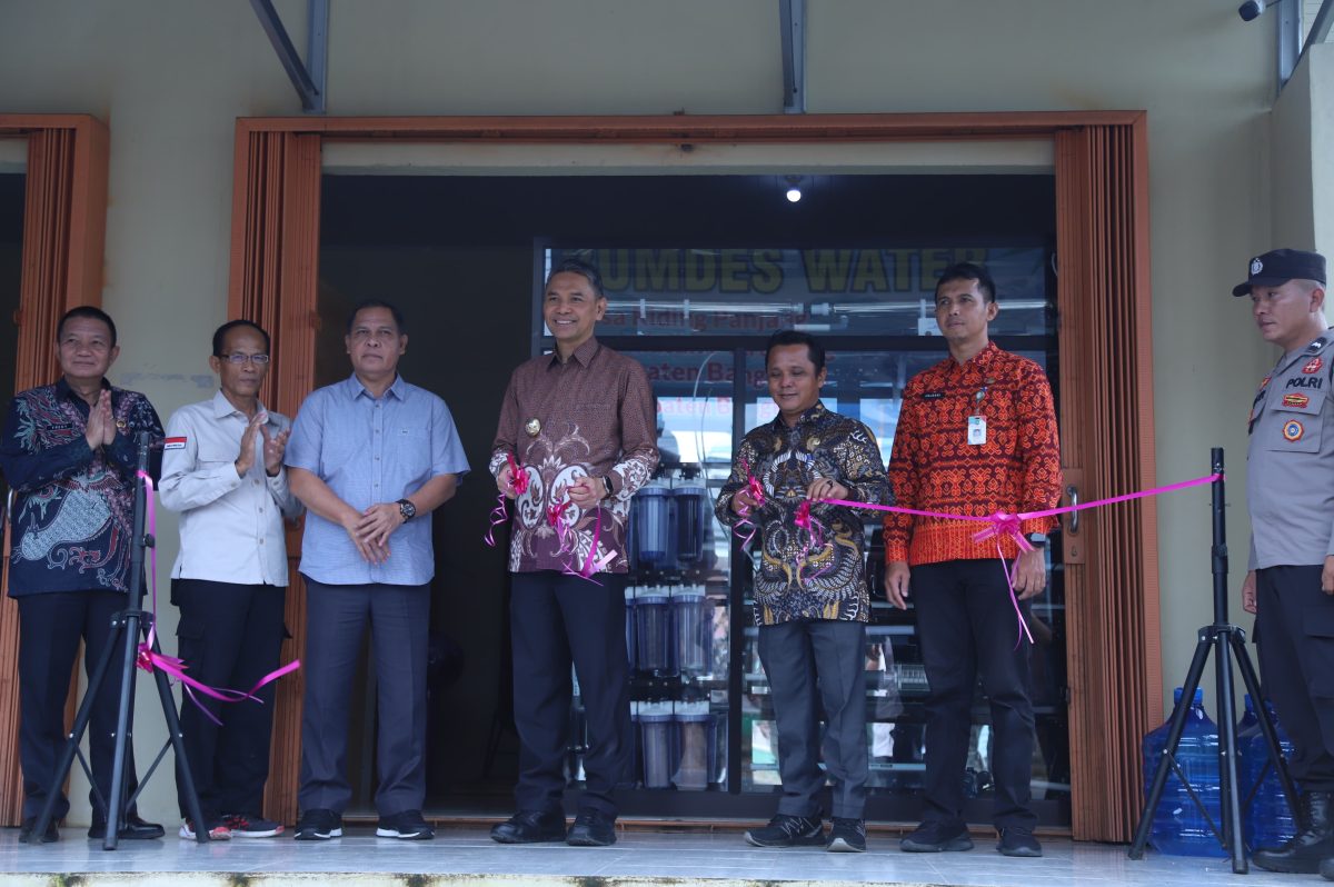 Pj Bupati Bangka Isnaini Resmikan Bumdes Water Desa Riding Panjang Kec. Merawang