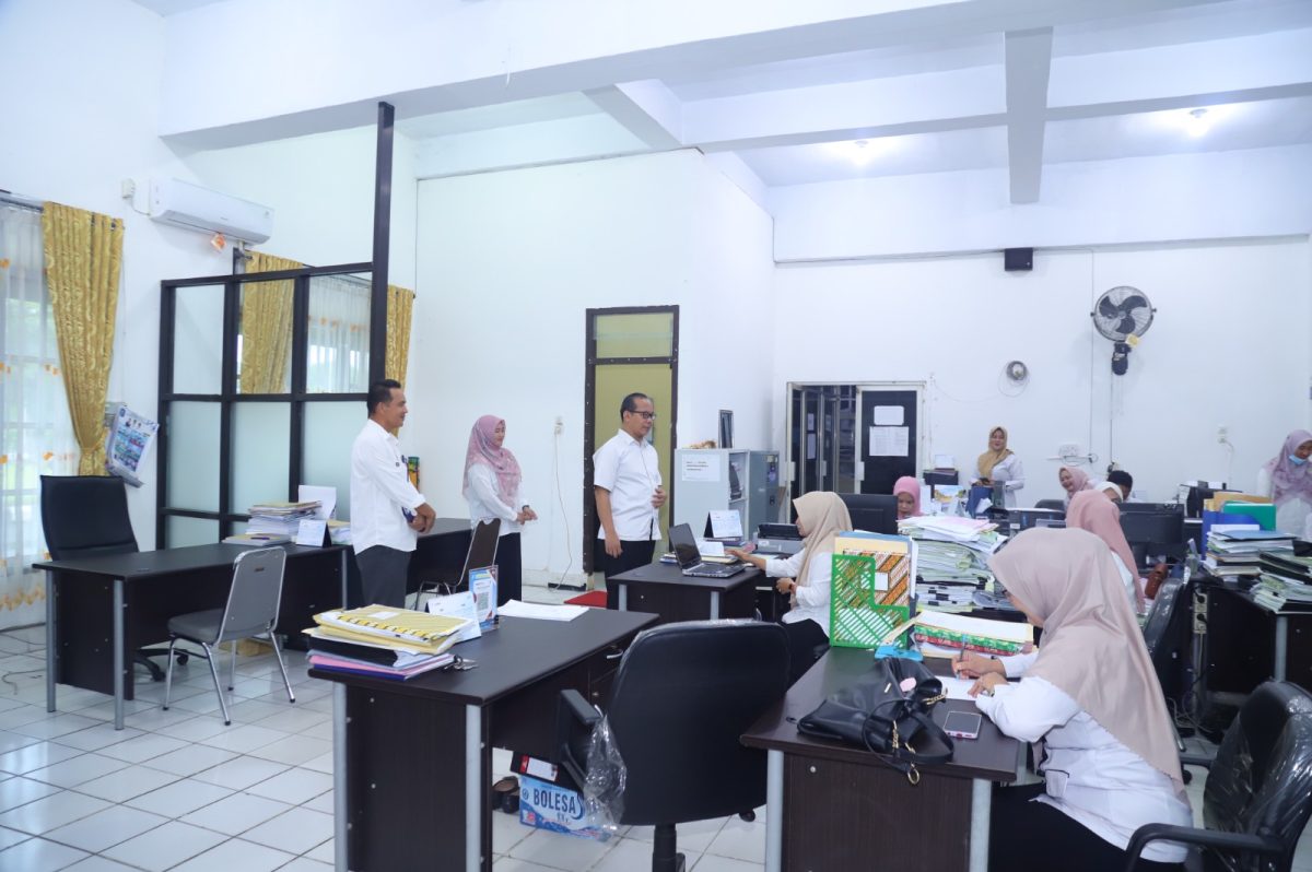 Usai libur Panjang, Plh Sekda Tony Marza Lakukan Pemantauan dan Pemeriksa Kehadiran Pegawai