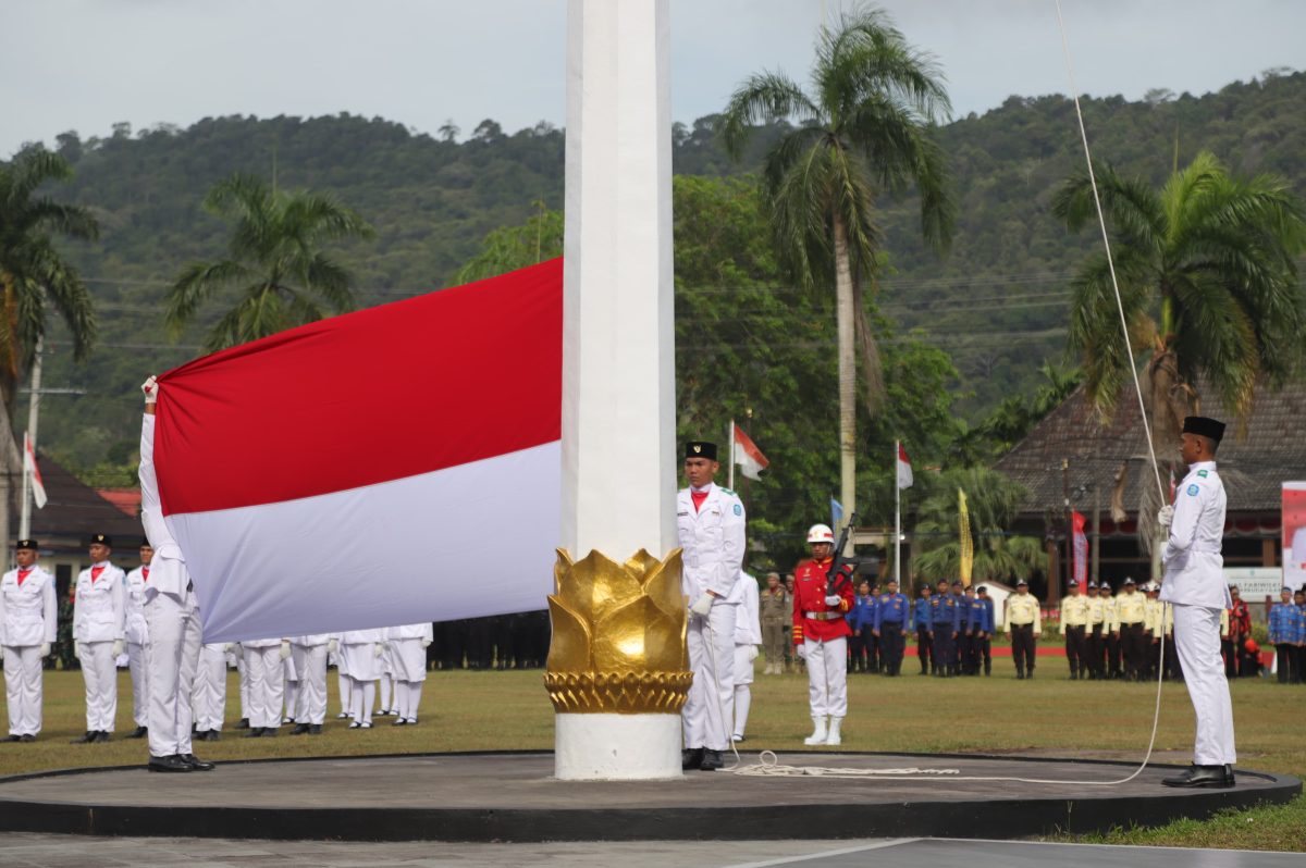PJ Bupati Jantani Ali Jadi Inspektur Upacara Bendera HUT ke 80 RI di Kabupaten Bangka
