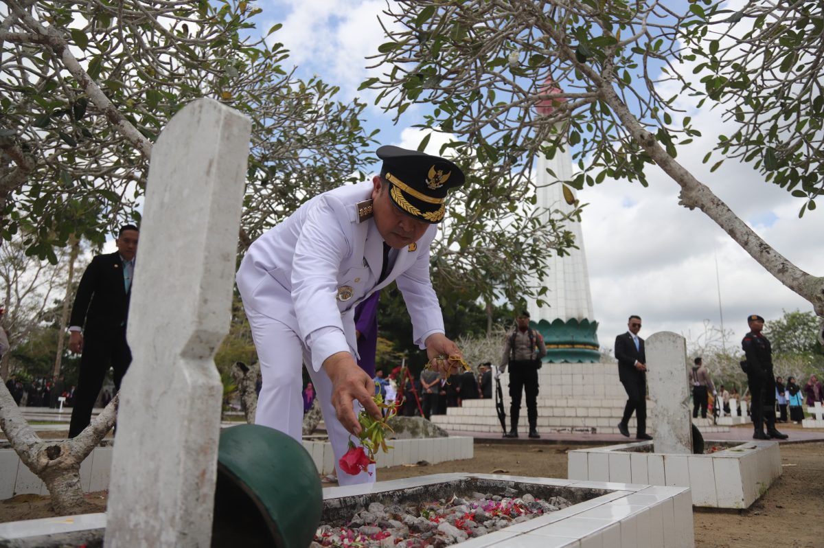 Peringati HuT ke 80 RI, Pj Bupati dan Forkopimda Ziarah Ke Taman Makam Padma Satria