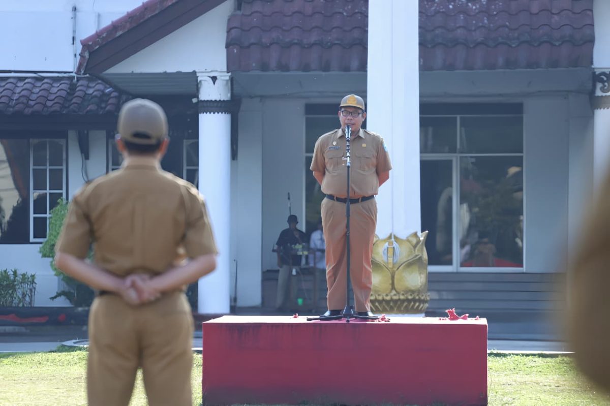 Pimpin Apel Senin Bersama, PJ Sekda Ajak Pegawai Selalu Bersyukur
