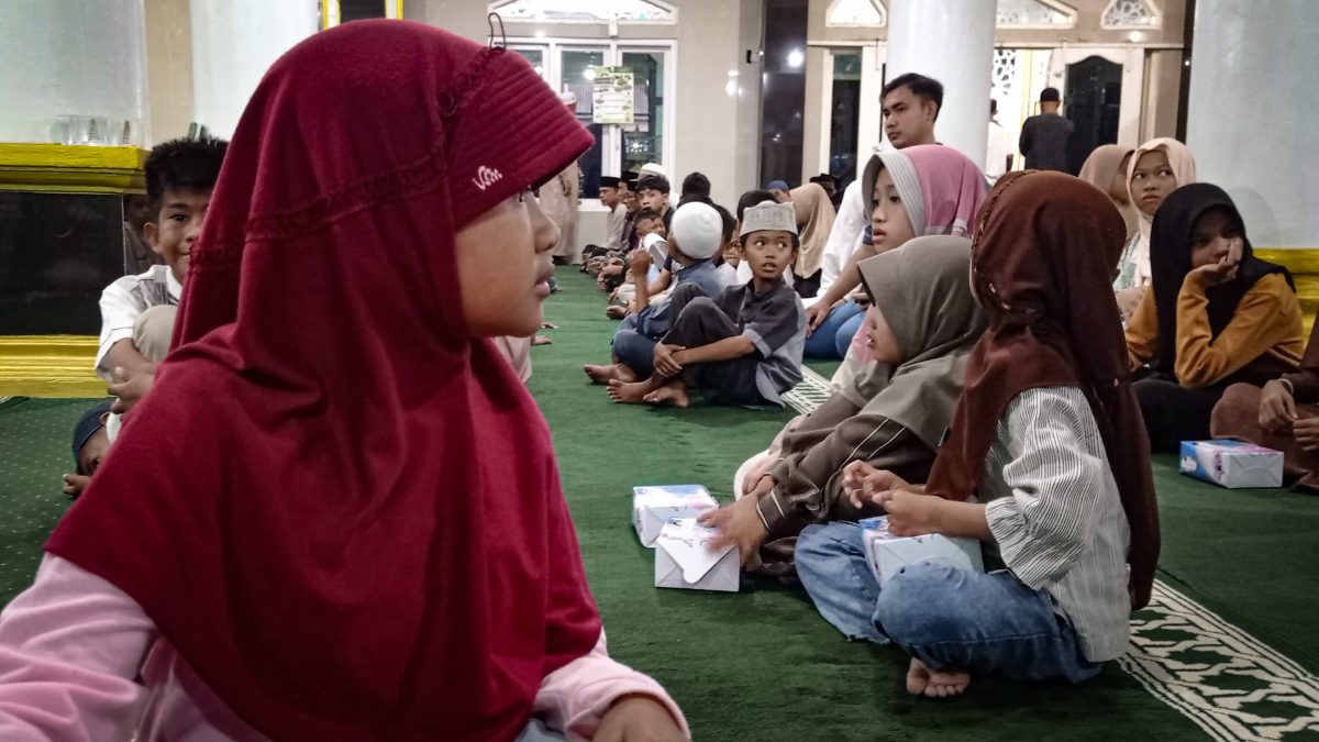 Safari Ramadhan Bupati Bangka di Sungailiat, Santuni Nelayan dan Anak Yatim