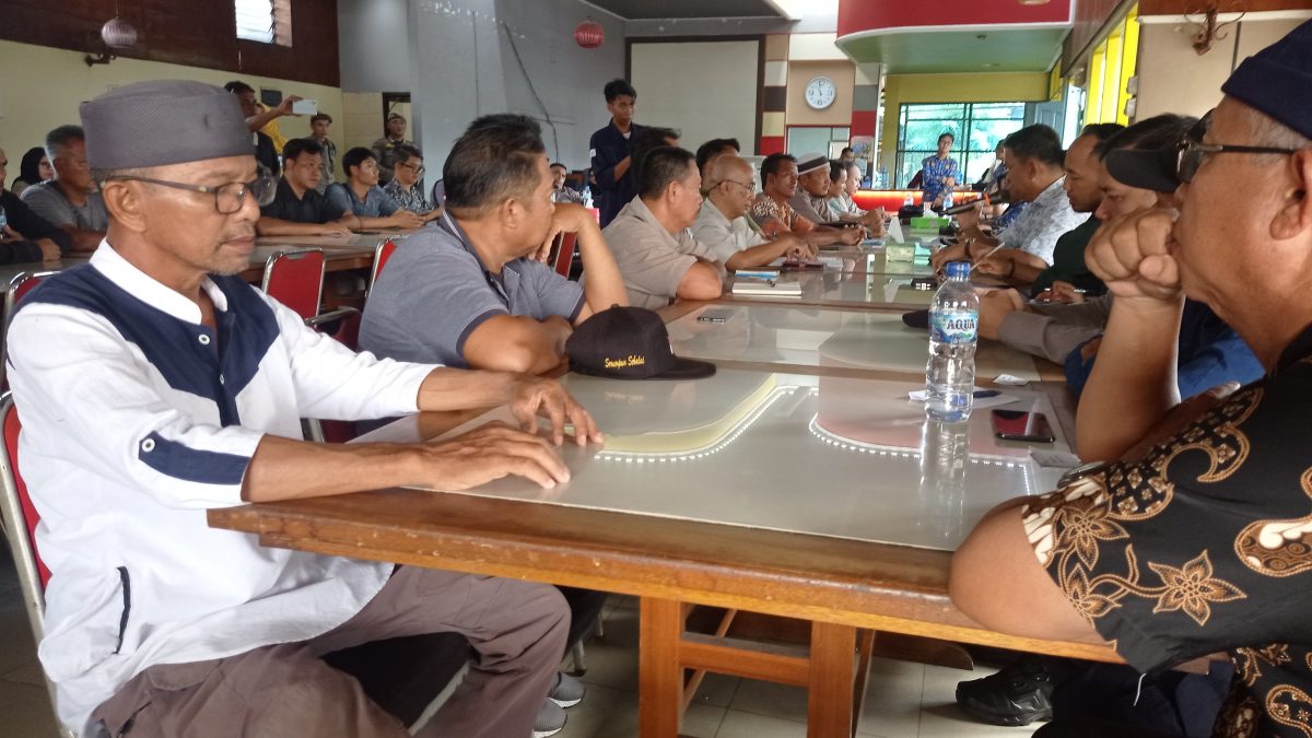 Bupati Bangka Turun Langsung Mediasi Polemik Plasma Sawit di Gunung Muda