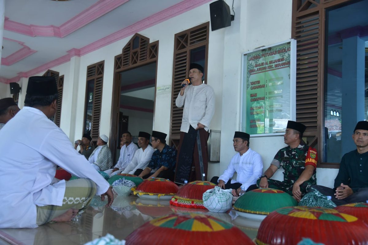Tradisi Beranggung Sepintu Sedulang Satukan Warga, Bupati Bangka Hadiri Buka Puasa Enam dan Halal Bihalal di Desa Jurung