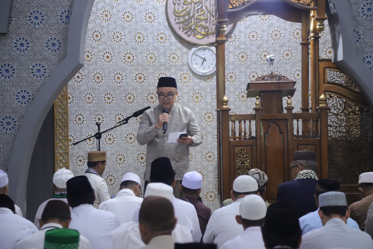 Pj Bupati Jantani Ali Sholat Ied Adha Di Masjid Agung Sungailiat