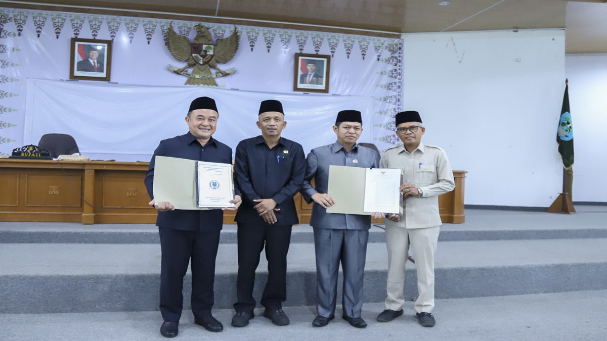 PJ Bupati Bangka Sampaikan Raperda Masyarakat Hukum Adat