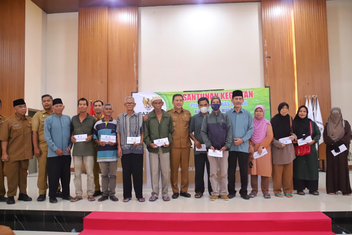 Bupati Bangka Serahkan Bantuan Baznas Kepada 1000 Mustahik