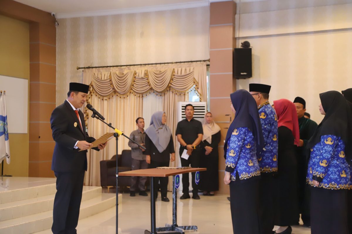 Fery Insani Lantik Nora Sukma Dewi Sebagai Kadinkes Bangka